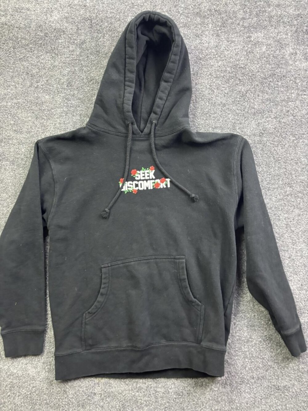 Seek Discomfort Hoodie Mens Medium Black Pullover Fleece Sweatshirt Rose Graphic